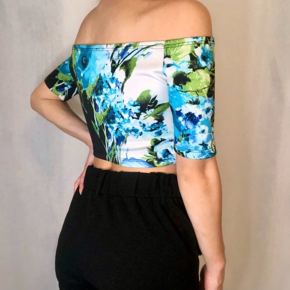 Floral Blue, Black and White Off the Shoulder Crop Top - Picture 4 of 8